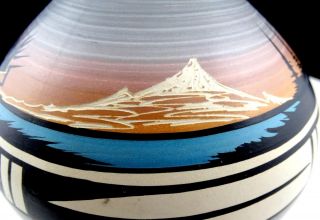 NATIVE AMERICAN NAVAJO SIGNED ART POTTERY MOUNTAIN & LAKE SCENE 4 1/2 