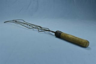 Antique UNUSUAL RARE TWISTED WIRE DESIGN CARPET RUG BEATER WOOD HANDLE 07833 4