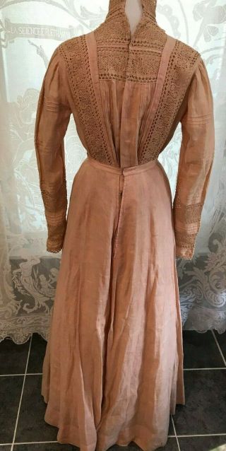 VICTORIAN 19th CENTURY HANDMADE 2 - PIECE DAY DRESS - SALMON LINEN AND LACE 8