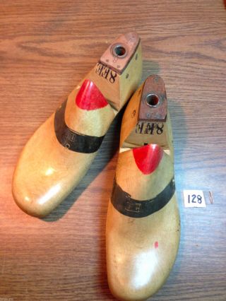 Pair Wood Shoe Lasts Size 8ee Munson Maple Shoe Factory Industrial Mold Last 128