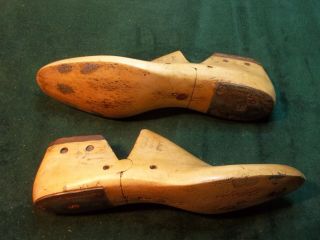 Vintage Pair 1940 ' s US NAVY Shoe Lasts Size 8 - 1/2 E UNITED Factory Mold 925 6