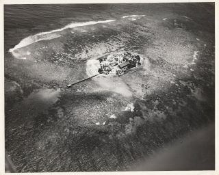 US NAVY ATTACKS TRUK LAGOON (4 PHOTOS) - 1944 7