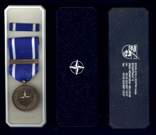 French Language Nato Medal " Ex - Yugoslavie " 1992 - 2002,  Presentation Case