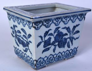 Chinese porcelain bowl Chinese blue & white porcelain planter antique ming ? 2