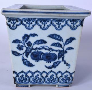 Chinese porcelain bowl Chinese blue & white porcelain planter antique ming ? 3