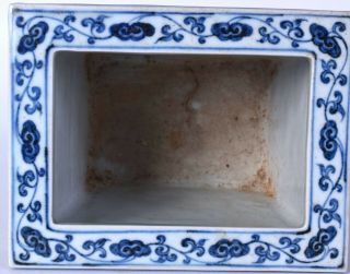 Chinese porcelain bowl Chinese blue & white porcelain planter antique ming ? 6
