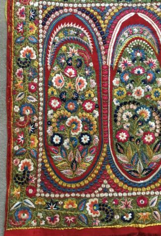 A LONG ANTIQUE INDIAN DELHI SHAWL FLORAL HAND EMBROIDERED ON SILK/WOOL? 5