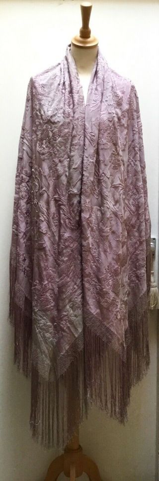 ANTIQUE CHINESE LILAC SILK EMBROIDERED SHAWL,  MANTON DE MANILA.  FIGURES,  DRAGONS 2