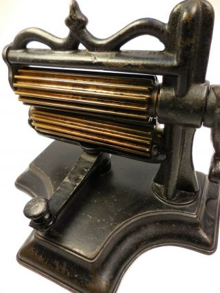 Antique / Vintage Peerless ?? Fluter,  Old Fluting Sad Iron Machine / Tool