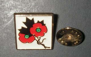 1995 Canada War Remembrance D - Day 50th Red Poppy Brooch Lapel Hat Pin Maple Leaf