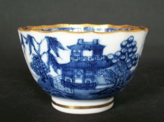 Perfect Chinese 18th C Qianlong Blue And White Pagoda Bridge Tea Bowl Cup Vase 1
