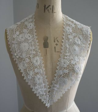 Antique White Irish Crochet Lace Collar With Raised Flowers