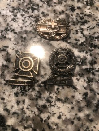 2 Korean War Era Marksmanship Pins And Pinback Combat Medic Badge 2