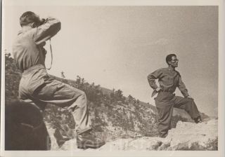 C.  1951 Korean War Photo - Usaf Airman Taking Picture Of Rok Officer Near Pusan