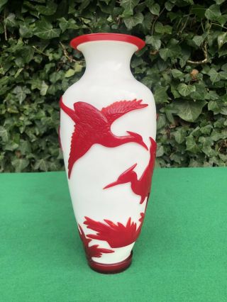 Fabulous Antique Chinese Peking Cameo Red Overlay White Glass Vase