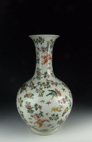 Chinese Antique Famille Rose Porcelain Global Vase with Butterfly 2