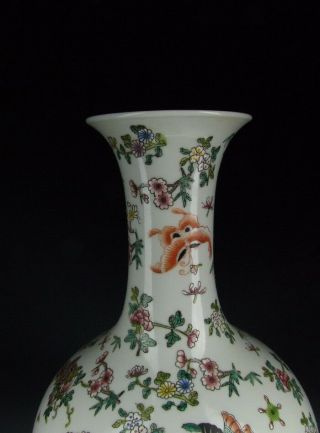 Chinese Antique Famille Rose Porcelain Global Vase with Butterfly 3