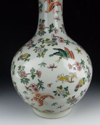 Chinese Antique Famille Rose Porcelain Global Vase with Butterfly 4