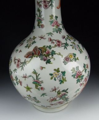 Chinese Antique Famille Rose Porcelain Global Vase with Butterfly 6