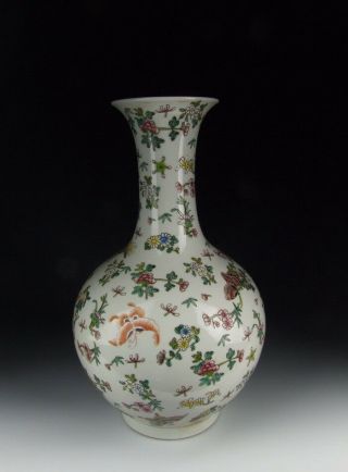 Chinese Antique Famille Rose Porcelain Global Vase with Butterfly 7