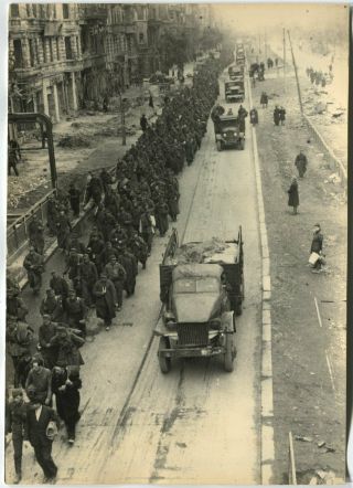 Wwii Large Size Press Photo: Hoards Of German Captives Convoyed In Berlin,  1945