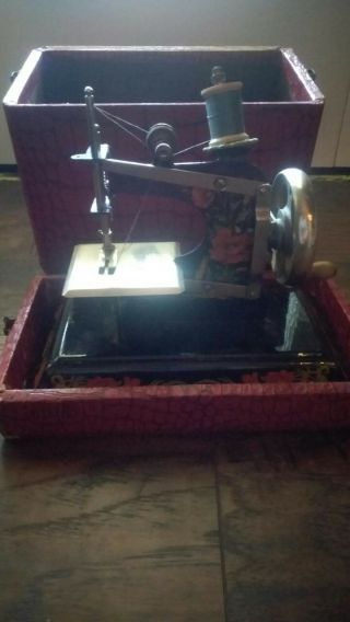 VINTAGE Child ' s CASIGE Sewing Machine - Floral/Black - 2