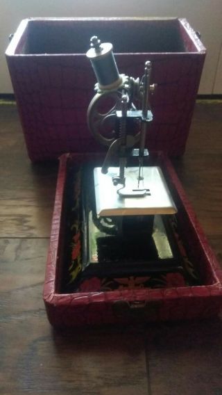 VINTAGE Child ' s CASIGE Sewing Machine - Floral/Black - 3