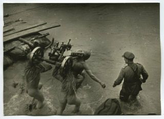 Wwii Large Size Press Photo: Naked Russian Soldiers Crossing River,  October 1944