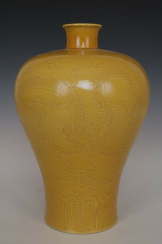 Fine Chinese Yellow Glaze Porcelain Dragon Vase 6
