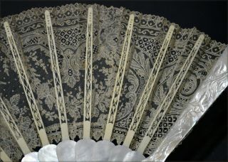 UNUSUAL 19TH CENTURY FRENCH VICTORIAN HAND CARVED MOTHER OF PEARL FAN LACE 11
