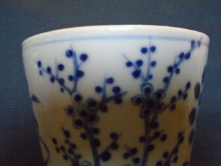 An antique Chinese porcelain b&w small Jardinier/plant pot,  late 19th.  century. 10