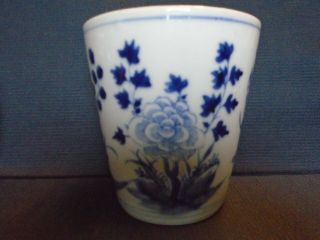 An antique Chinese porcelain b&w small Jardinier/plant pot,  late 19th.  century. 12