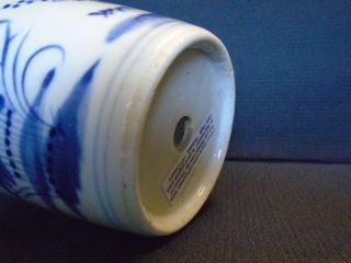 An antique Chinese porcelain b&w small Jardinier/plant pot,  late 19th.  century. 7