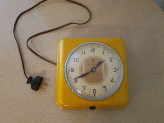 Vintage Yellow Kitchen General Electric Wall Clock Model 2h 08 - Rare Color