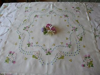 VINTAGE HAND EMBROIDERED TABLECLOTH - DELICATE FLOWER CIRCLE 10