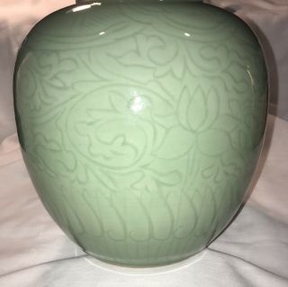 Vtg Chinese Celadon Porcelain Lidded 10” Ginger Jar Lotus/Flower Design SIGNED 10