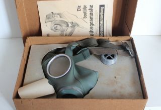 Orig German Ww 2 - Vm - Luftschutz Gas Mask With The Case