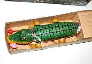 Tin Toy rare Crocodile battery operated made in China 60 ' s 2