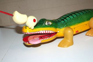 Tin Toy rare Crocodile battery operated made in China 60 ' s 9