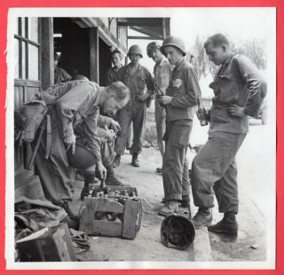 1950 Medics Examine Korean Cider Found Near Frontline Position Orig.  News Photo