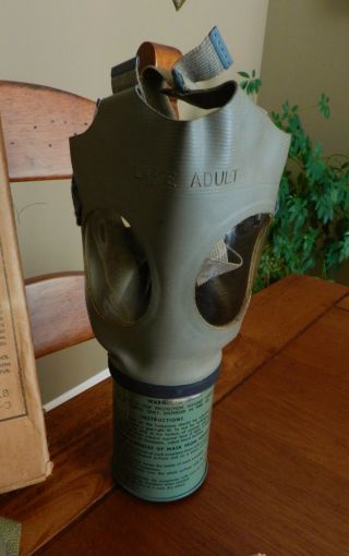 WWII - Era GAS MASK w/ Cover U.  S.  Army Non - Combatant Military Adult L 2