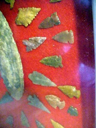 SET 39 GLASS FRAMED NATIVE AMERICAN ARROWHEADS 11 