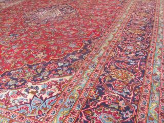 An Old Handmade Kashaen Oriental Carpet (390 X 290 Cm)