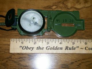 ' 95 U.  S.  Army Issue 3H Compass with Pouch Olive Drab stamped 21 - 26460 - 02E 120mCi 2