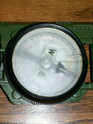 ' 95 U.  S.  Army Issue 3H Compass with Pouch Olive Drab stamped 21 - 26460 - 02E 120mCi 4