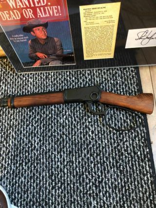 VINTAGE WANTED DEAD OR ALIVE DISPLAY WITH / DENIX RIFLE - STEVE McQUEEN 5