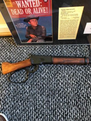 VINTAGE WANTED DEAD OR ALIVE DISPLAY WITH / DENIX RIFLE - STEVE McQUEEN 6