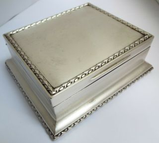 Fine Heavy Decorative English Antique 1913 Sterling Silver Table Cigarette Box