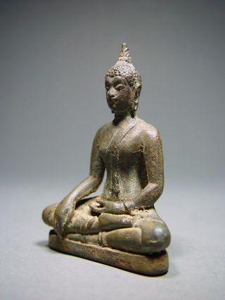 ANTIQUE BRONZE MEDITATING SUKHOTHAI BUDDHA AMULET.  STUPA RELIC.  16/17th C 3