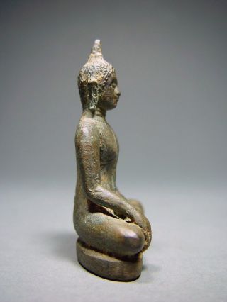 ANTIQUE BRONZE MEDITATING SUKHOTHAI BUDDHA AMULET.  STUPA RELIC.  16/17th C 6